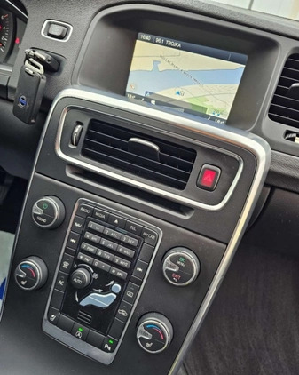 Volvo V60 cena 41900 przebieg: 192000, rok produkcji 2013 z Urzędów małe 562